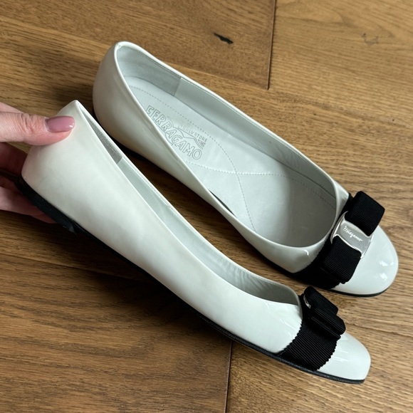 Ferragamo Varina Patent Leather Ballet Flats - Size 9 - EUC+ - Black & White - Picture 8 of 14